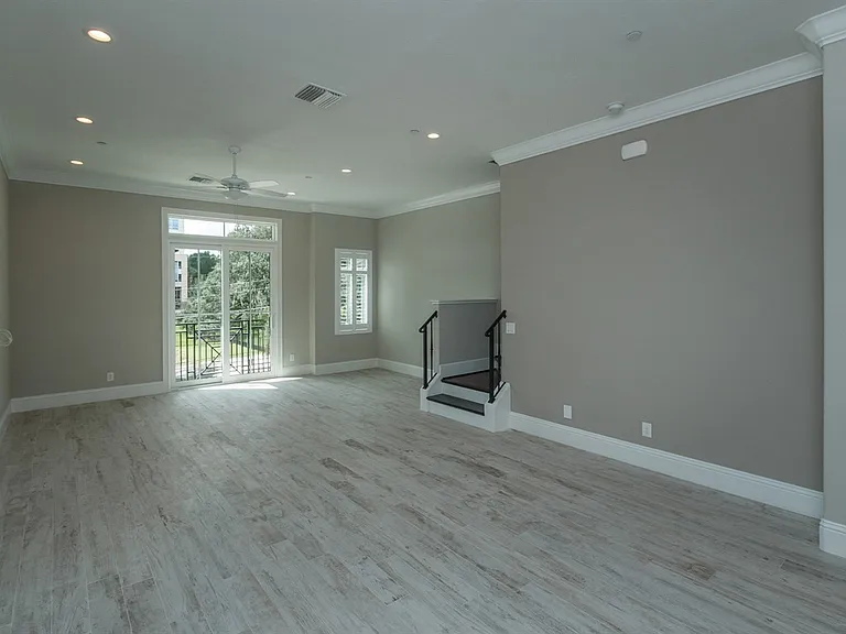 665 E Jackson St — Photo 10