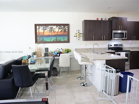 4th image of 2446 SE 15th St #2446