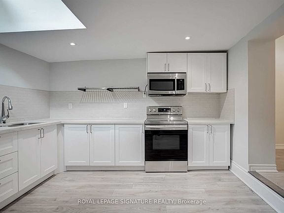 3rd image of 604A Queen St W
