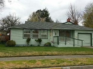 1044 SW J St, Grants Pass, OR 97526