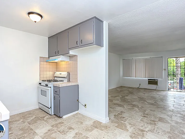 284 N Garnet Way — Photo 6