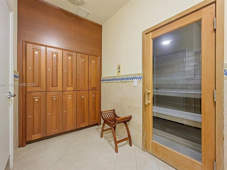 19501 W Country Club Dr #208 — Photo 18