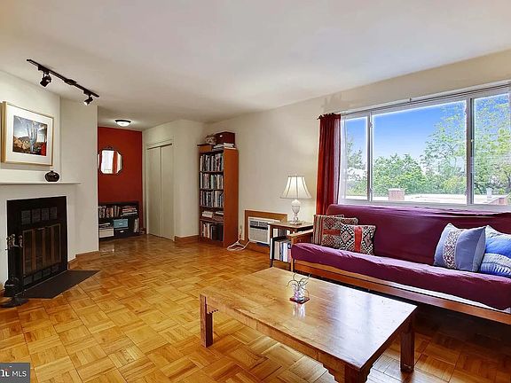 3rd image of 2129 19th St N APT 9