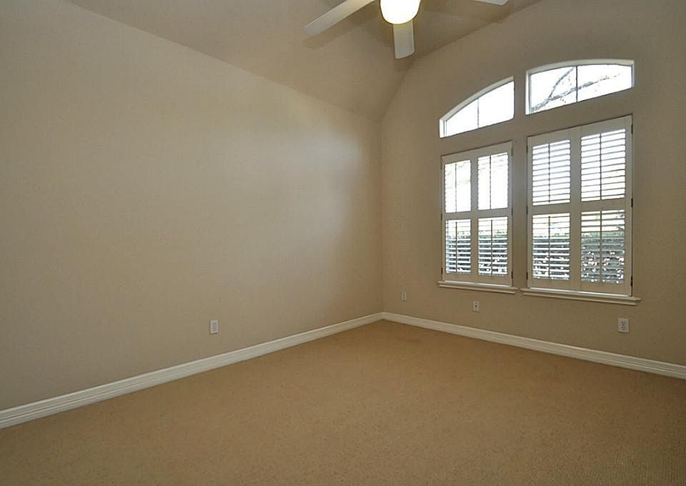 2nd bedroom.