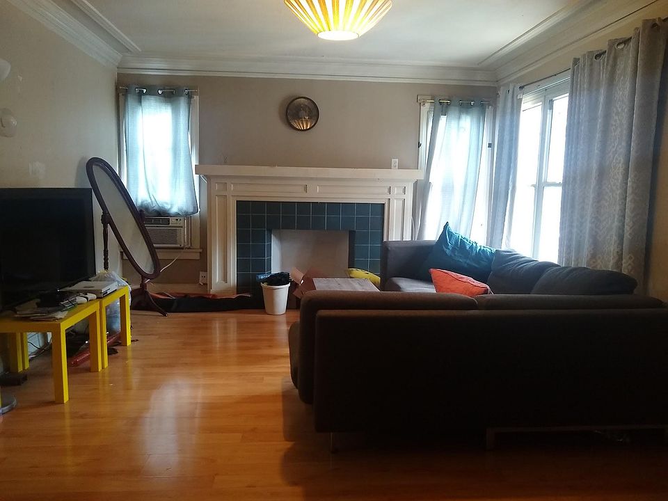 1st image of 742 1/2 S Wilton Pl