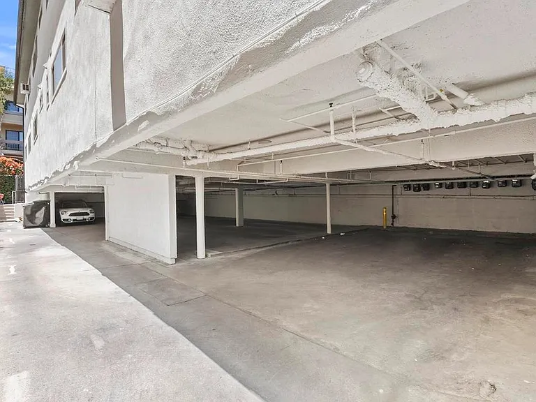739 N Sweetzer Ave #7 — Photo 7