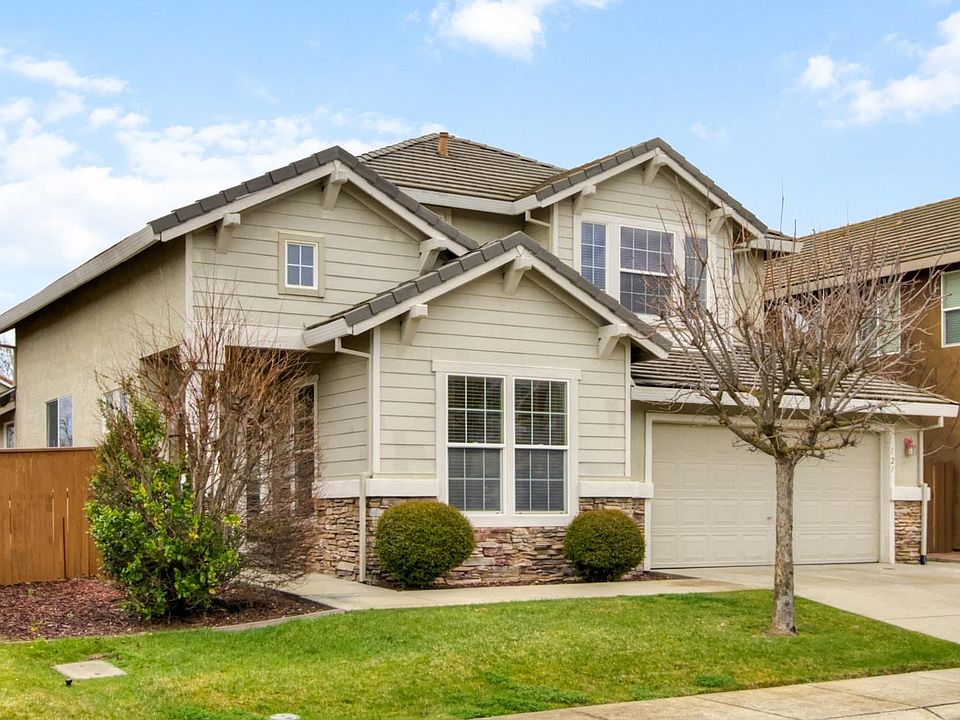 1st image of 121 Alcantar Cir
