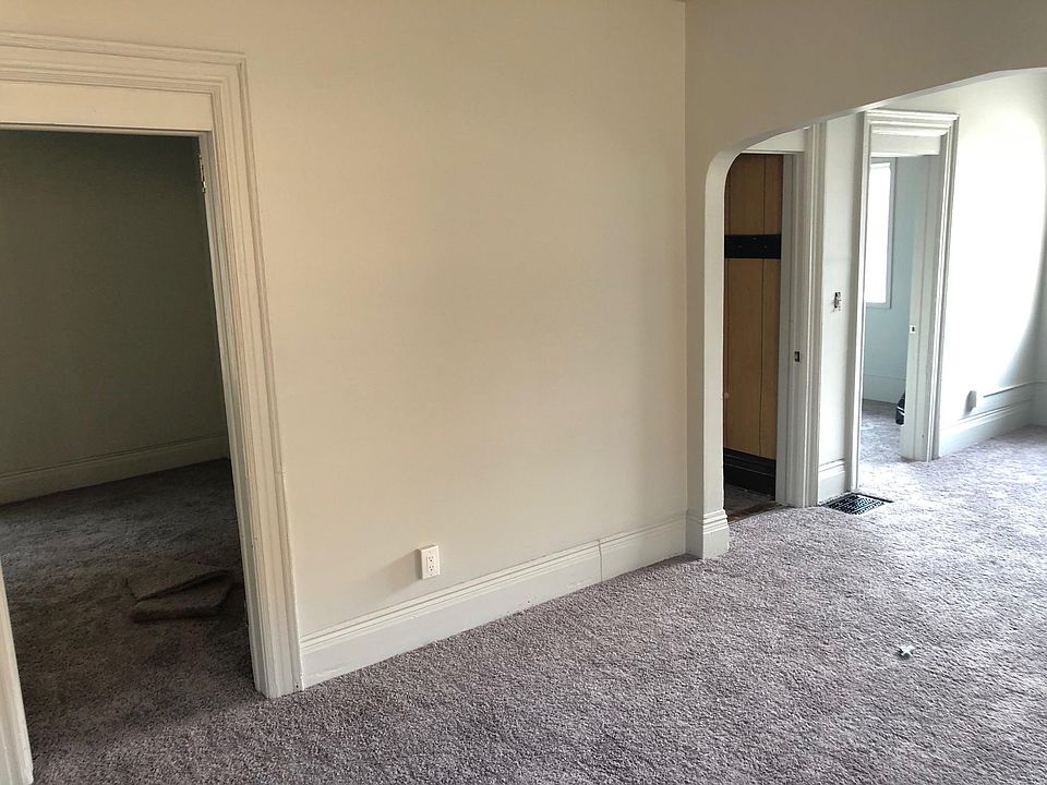 Dining room to bedrooms
