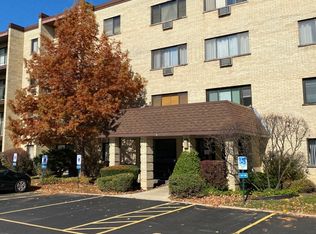 7211 Wolf Rd #109A, Indian Head Park, IL 60525