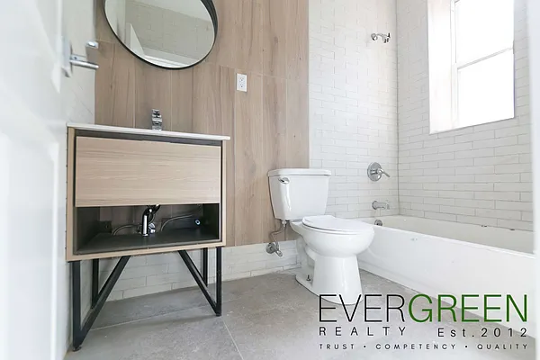 Rented by Evergreen Apartments BK | media 10