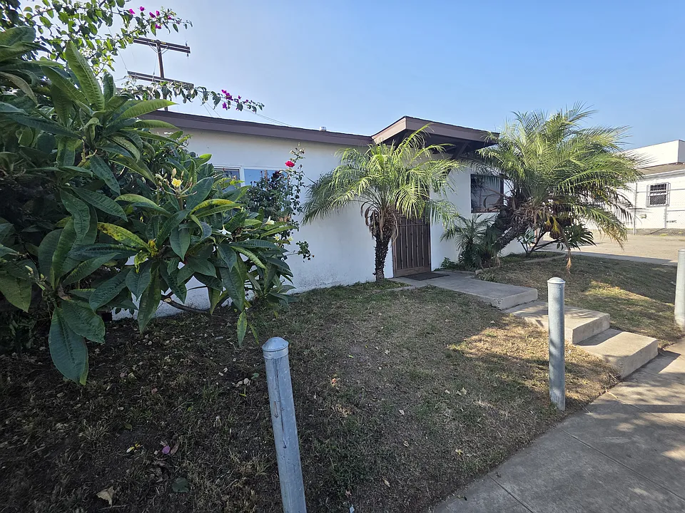 16811 Lakewood Blvd