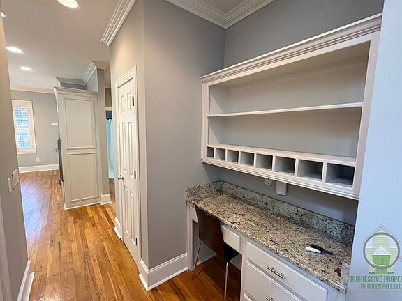 4th image of 403 Mossy Ledge Ln
