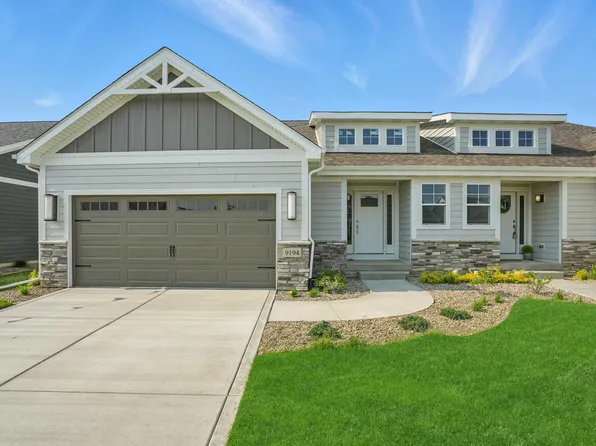 9194 Hickory Pl, Saint John, IN 46373