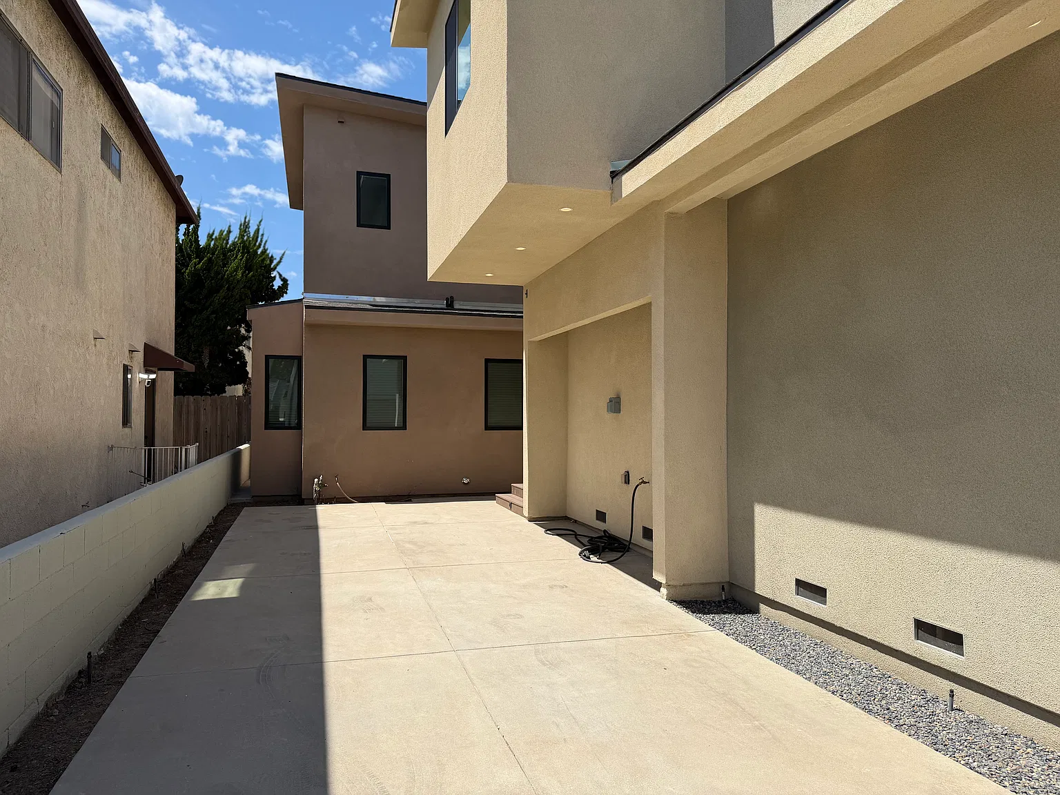 3 bed, 2.5 bath, 1130 sqft, $5,795 — Photo 3