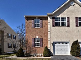 521 Clearview Dr, Souderton, PA 18964