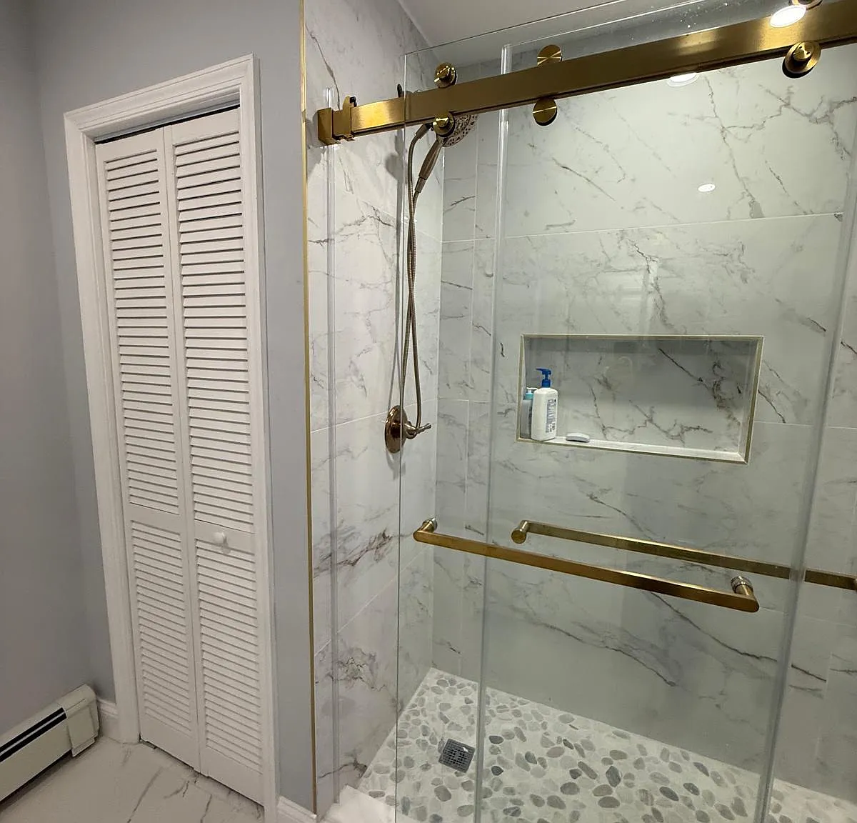 4 bed, 2300 sqft, $2,500 — Photo 2