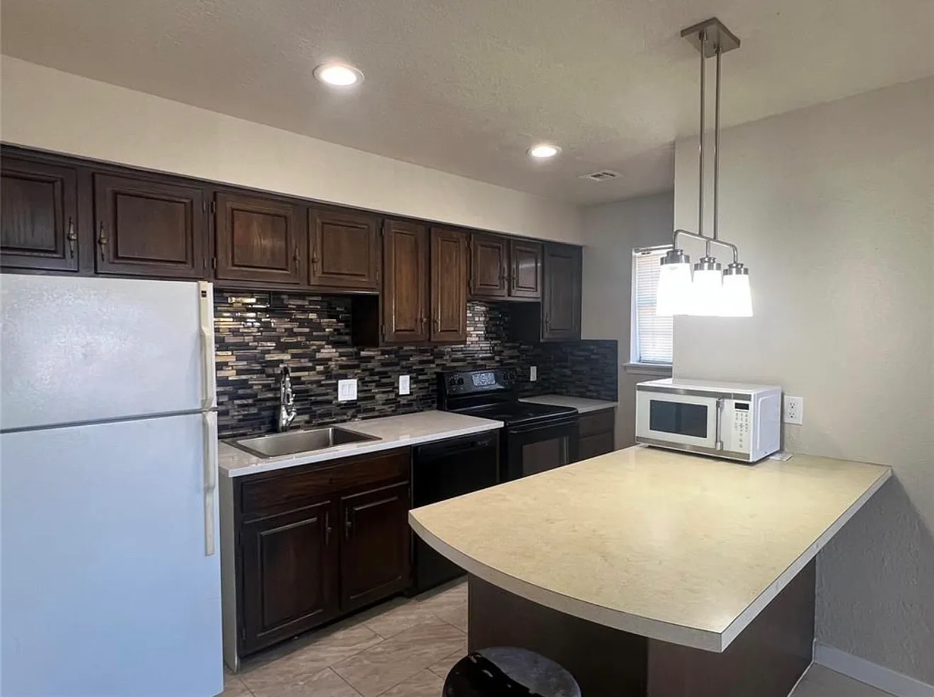 1 bed, 645 sqft, $1,050 — Photo 2