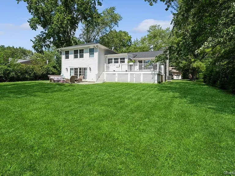 24 Sleepy Hollow Rd — Photo 25