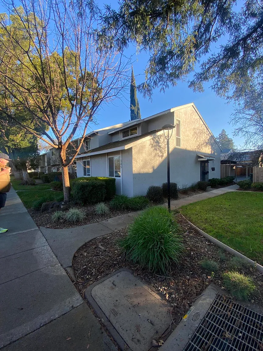 345 Eldridge Ave photo 1