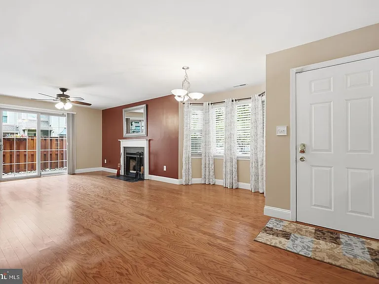 3105 Danbury Ct — Photo 9