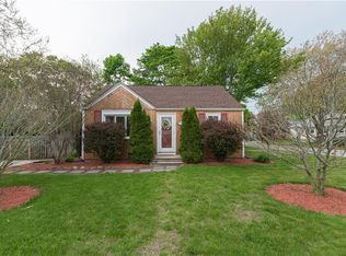 31 Tourtelot Ave, Warwick, RI 02886