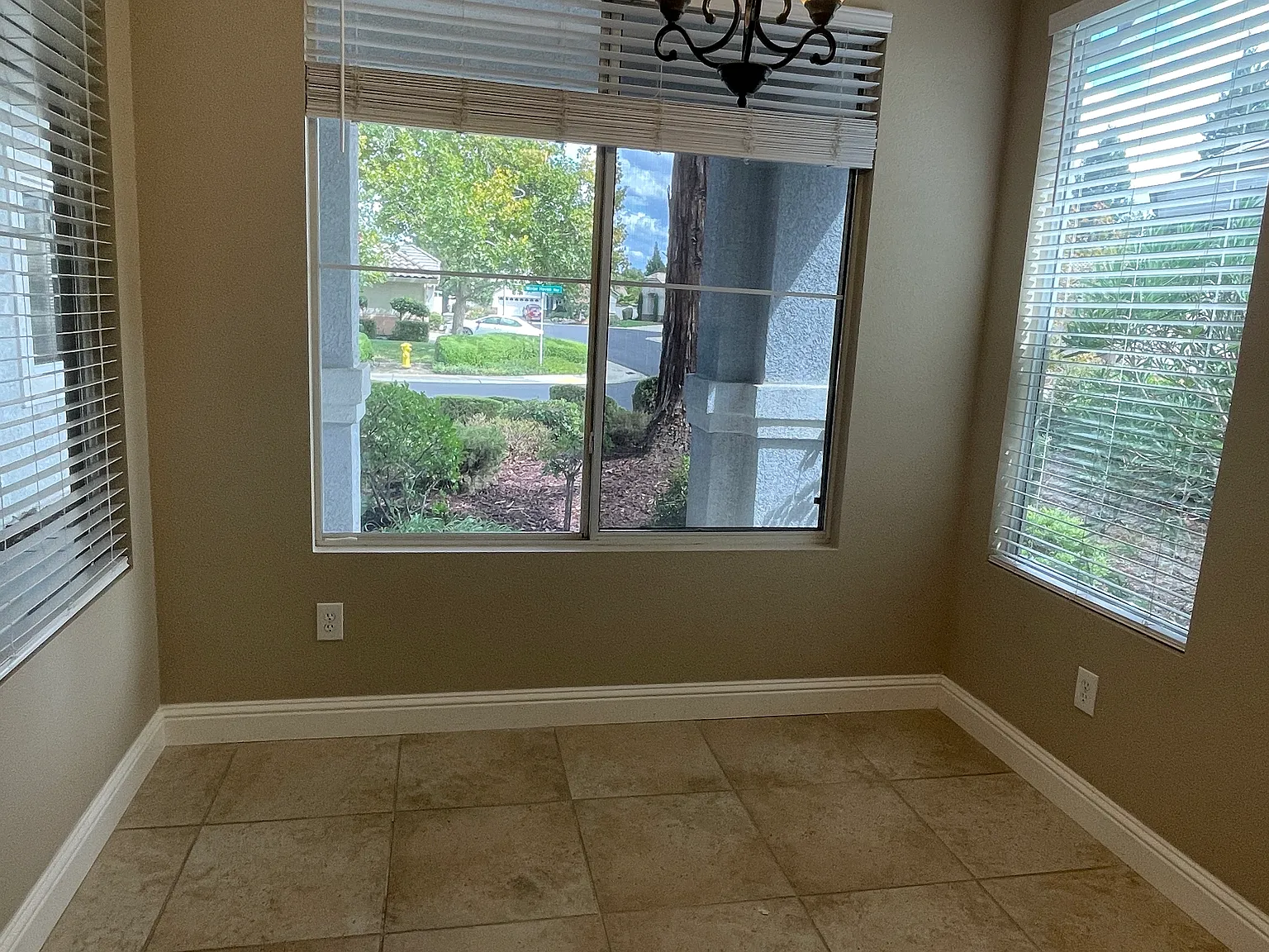 2 bed, 1323 sqft, $2,495 — Photo 4