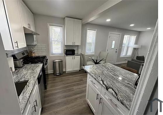 4th image of 1830 White St