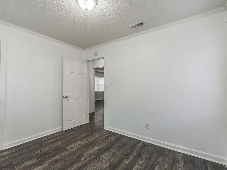 7917 Park Ave — Photo 15