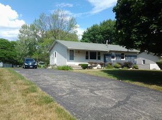 16 Tristram Ct, Rochester, NY 14623