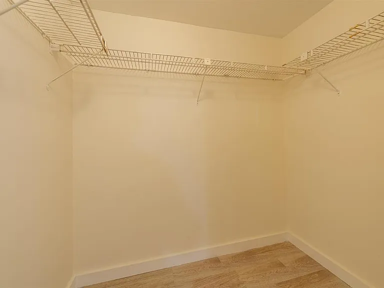 6061 N Falls Circle Dr #402 — Photo 10