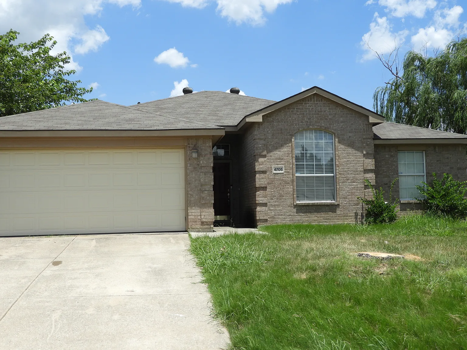 3 bed, 1673 sqft, $2,099 — Photo 1