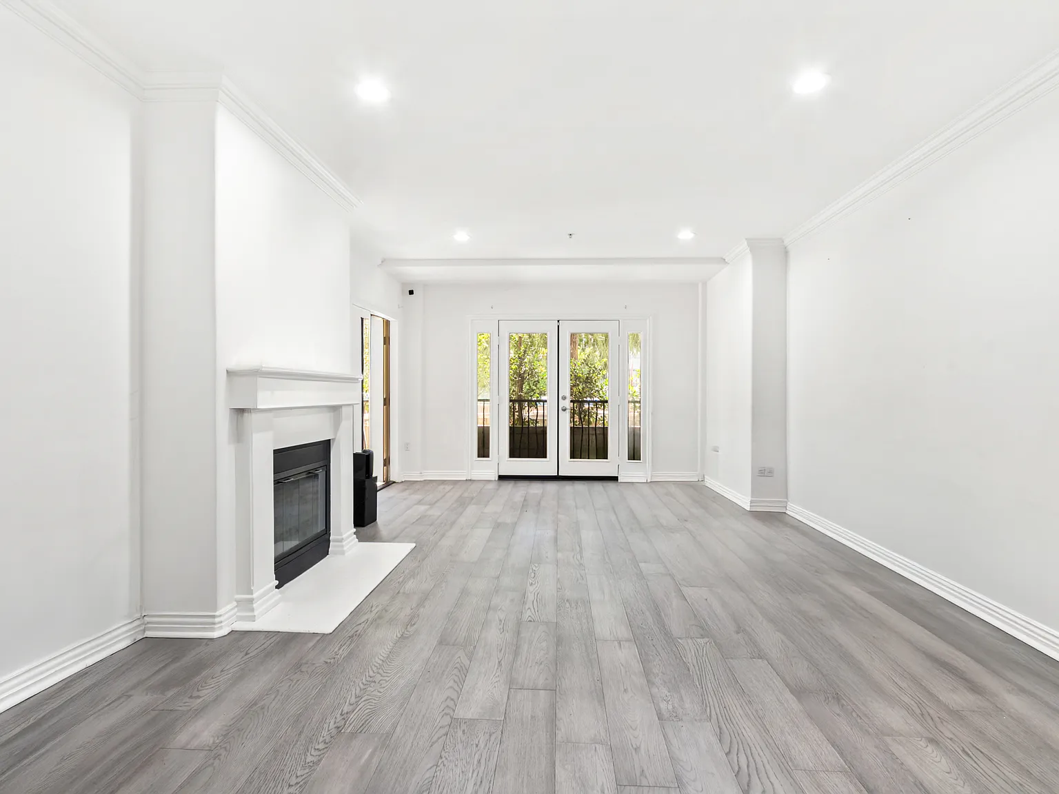 3 bed, 2.5 bath, 1350 sqft, $4,200 — Photo 4