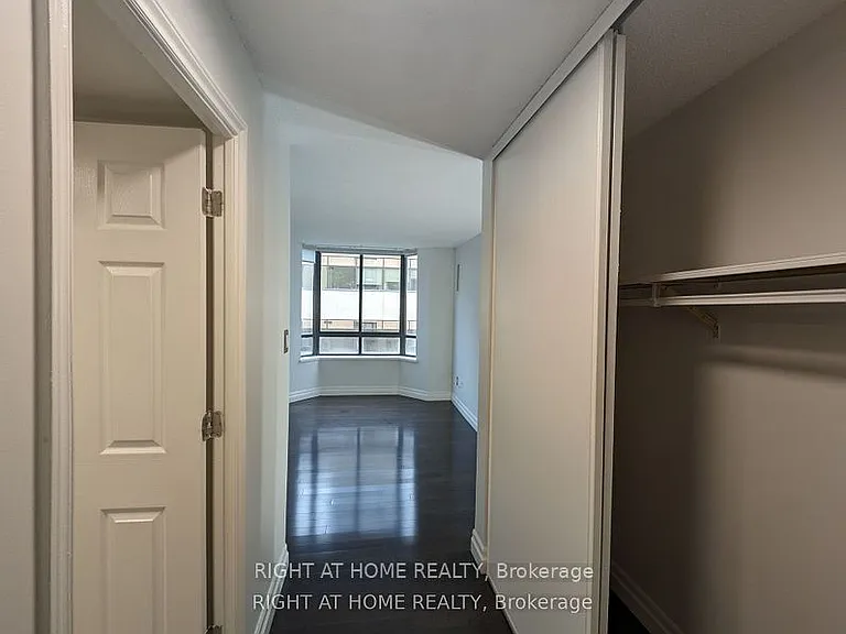 280 Simcoe St #807 — Photo 15