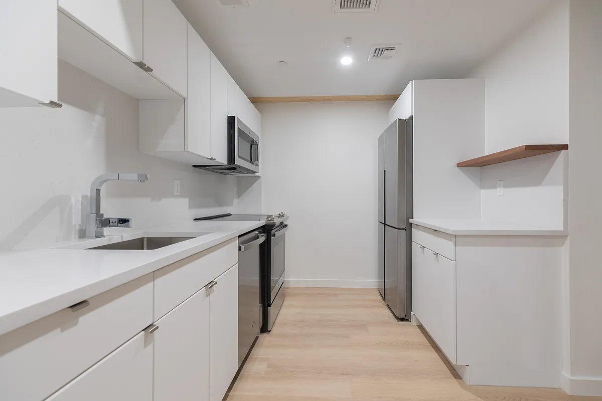 Building Photo - 11 Lenox St #704