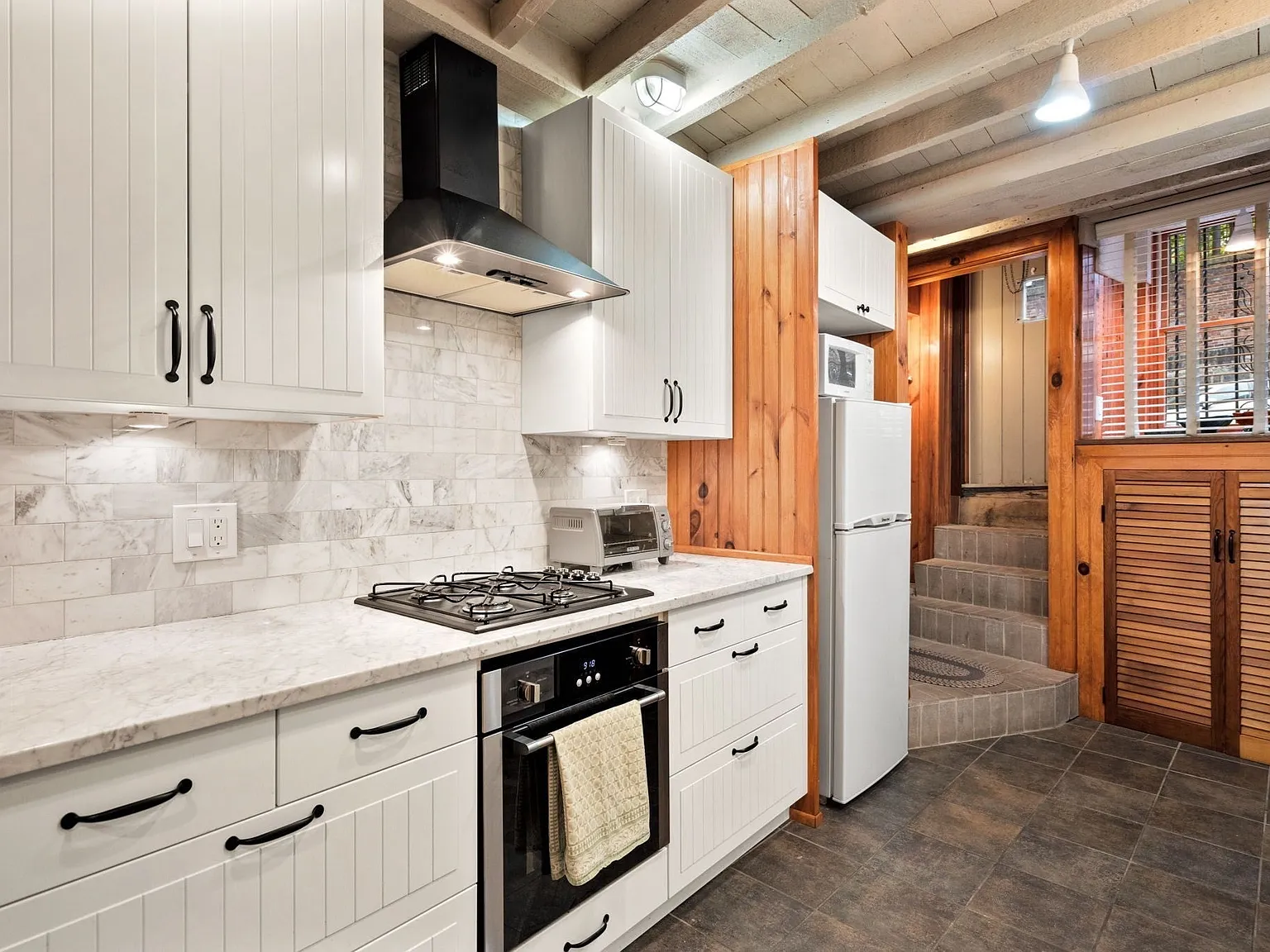 2 bed, 900 sqft, $4,500 — Photo 1