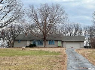 13774 E County Line Rd, Oakford, IL 62673