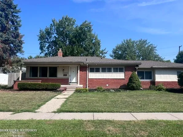 22633 E Schafer St, Clinton Township, MI 48035