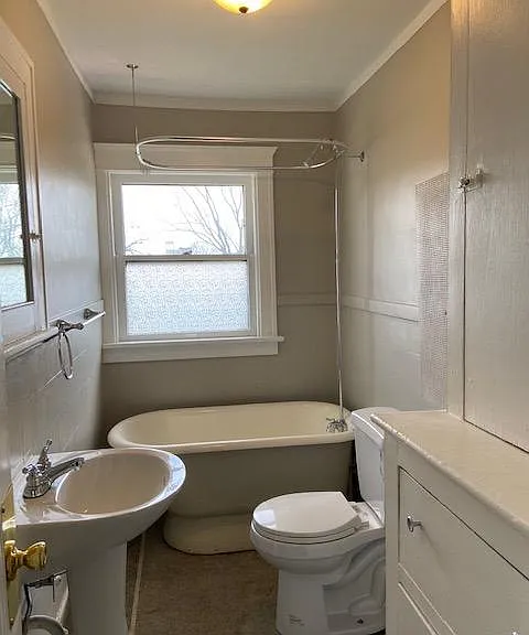 325 W Washington Ave — Photo 8