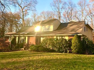 101 Newfield Dr, Stamford, CT 06905