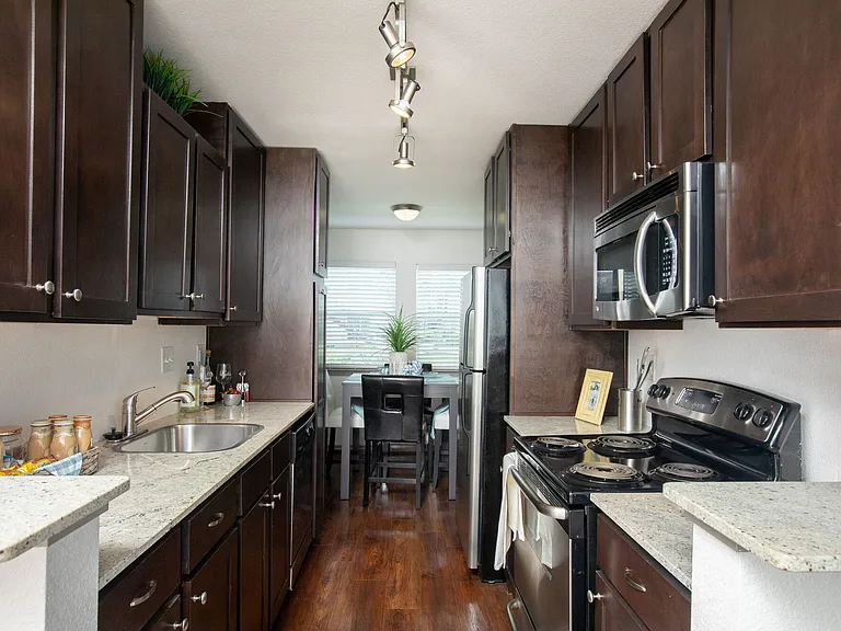 Reserve at Garden Oaks — Photo 11