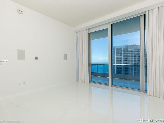 3rd image of 200 Biscayne Boulevard Way APT 5208