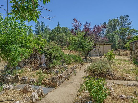 4th image of 5572 Darby Ln