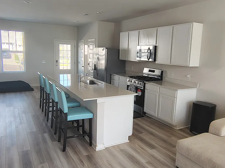 2719 Fordham St — Photo 3