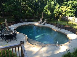 125 Burkwood Ct, Fayetteville, GA 30215