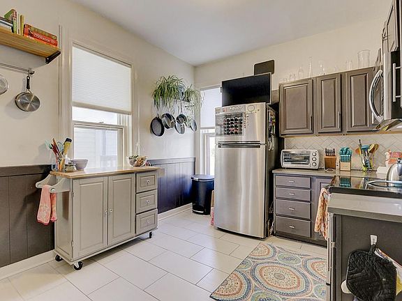 4th image of 1518 E Irving Pl #1518
