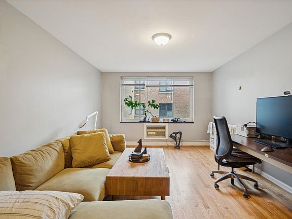2nd image of 7306 N Winchester Ave APT 207