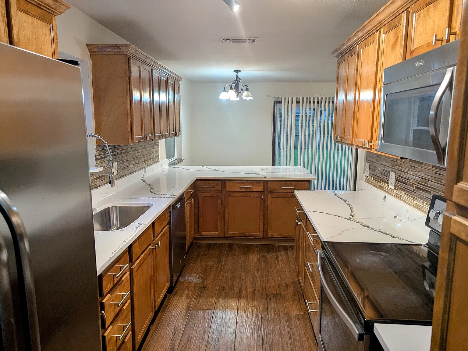 3 bed, 1238 sqft, $2,050 — Photo 2