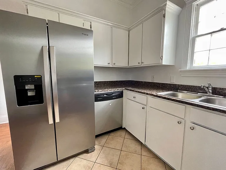 22 Cooper St #B — Photo 8
