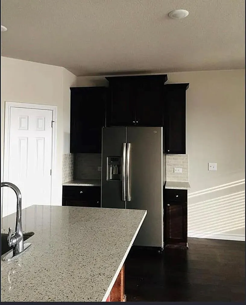 4 bed, 2.5 bath, 2211 sqft, $2,250 — Photo 3