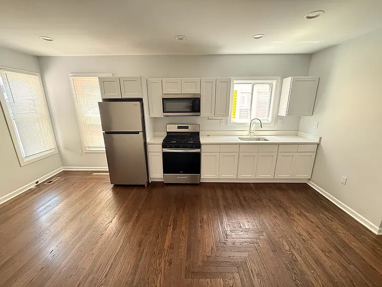 548 Winthrop Ave #1R — Photo 2